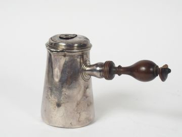 Chocolatiere armoriée, en argent XVIIIème, manche latéral en bois tour