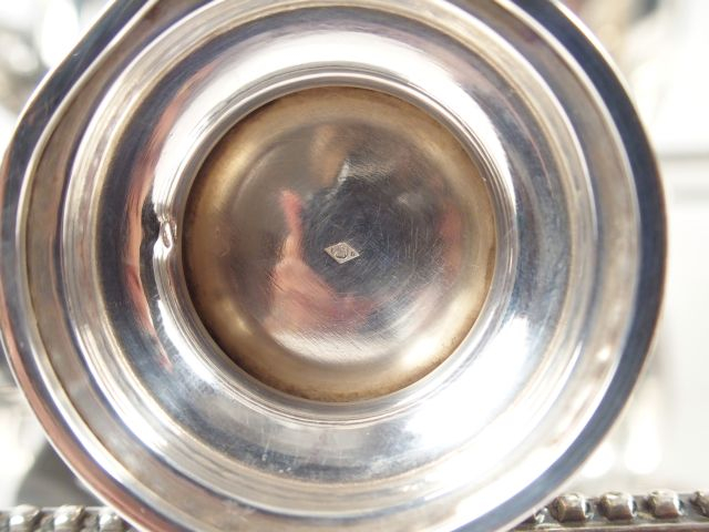 Service à thé, café et chocolat de style Louis XVI en argent, poinçon 