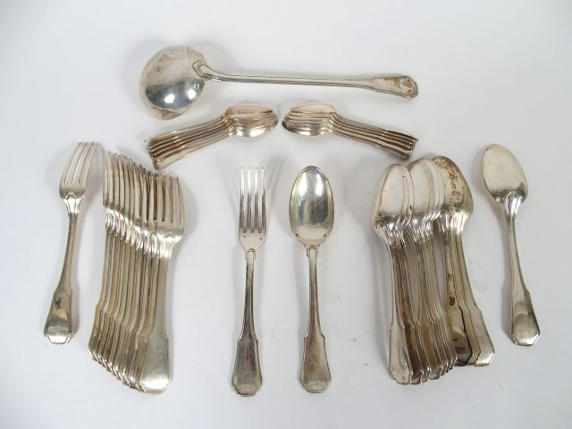 Ménagère en argent, poinçon Minerve, manches violonnés, comprenant 12 