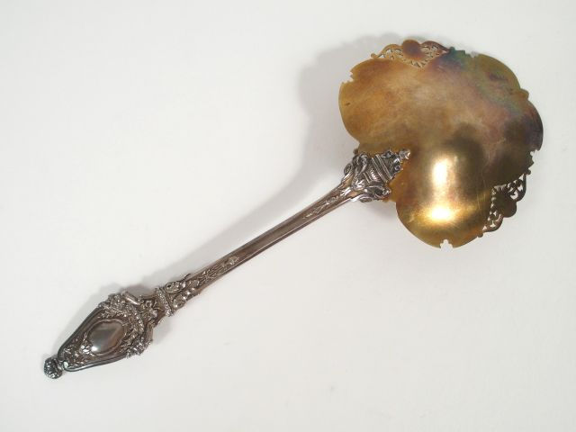 Pelle à fraise en argent et vermeil, poinçon Minerve, à décor gravé su