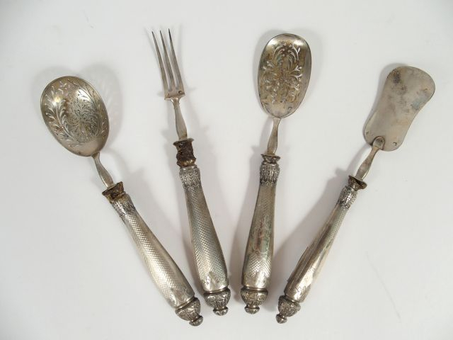 Service à hors d'œuvre  de style Louis XVI en argent, poinçon Minerve,