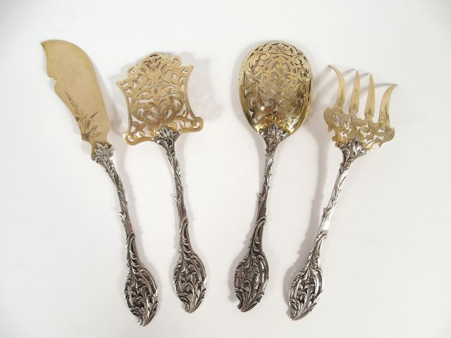 Service à douceur quatre pièces de style Rocaille en argent et vermeil