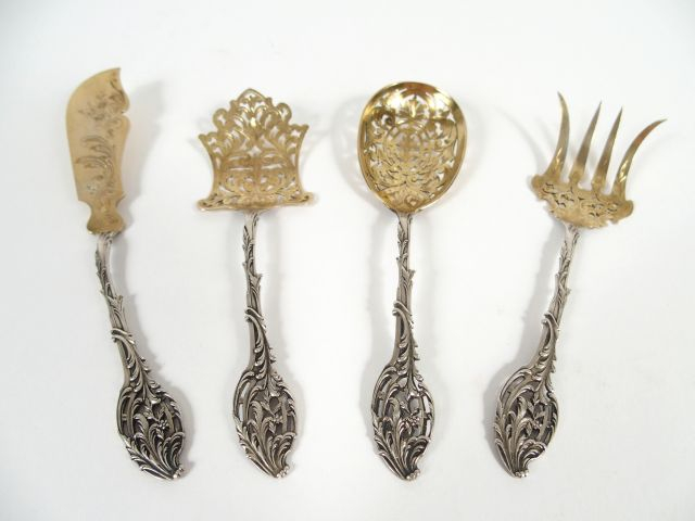 Service à douceur quatre pièces de style Rocaille en argent et vermeil