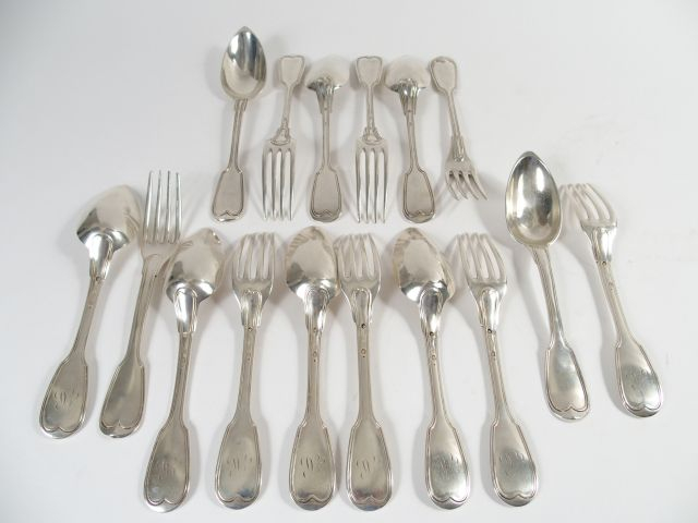 Suite de 5 couverts en argent, poinçon Vieillard, modèle à filet monog