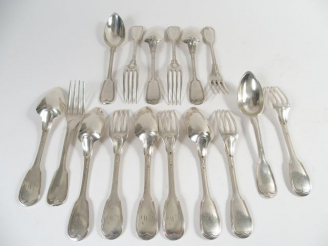 Vente aux enchères Suite de 5 couverts en argent, poinçon Vieillard, modèle à filet monog