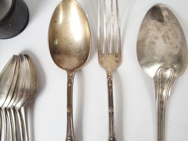 Ensemble en argent, poinçon Minerve, comprenant une saupoudreuse, un c