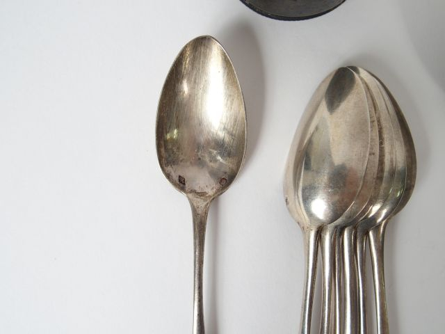 Ensemble en argent, poinçon Minerve, comprenant une saupoudreuse, un c