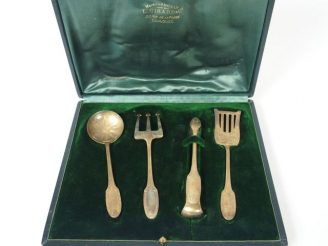 Vente aux enchères Service à douceurs de style Louis XVI, 4 pièces en vermeil, poinçon Mi