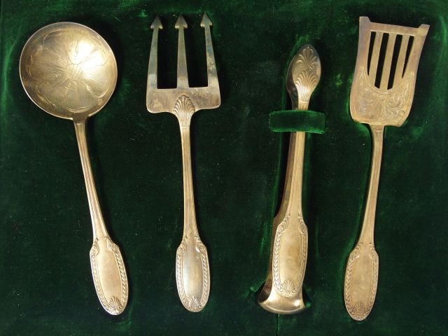 Service à douceurs de style Louis XVI, 4 pièces en vermeil, poinçon Mi