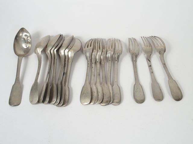 Ensemble de couverts en argent, modèles et poinçons dépareillés (une f