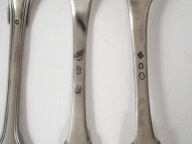 Ensemble de couverts en argent, modèles et poinçons dépareillés (une f