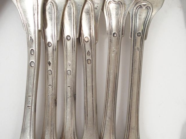 Ensemble de couverts en argent, modèles et poinçons dépareillés (une f