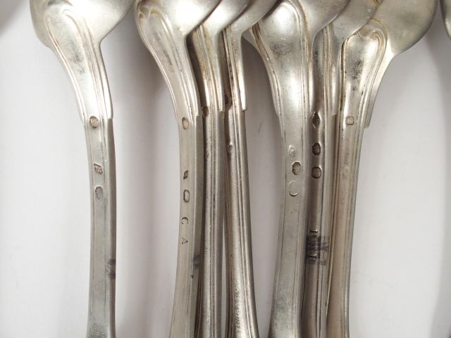 Ensemble de couverts en argent, modèles et poinçons dépareillés (une f