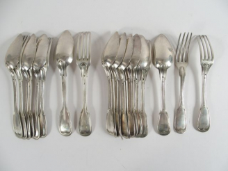 Vente aux enchères Ensemble de couverts en argent poinçon Minerve, modèles au filet monog