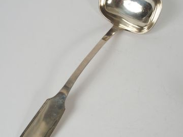 Louche en argent anglais.  Poids: 200gr (LP : 10887)