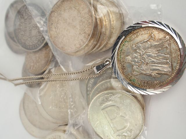 Pièce de 10 Francs argent, Hercule 1970, jolie monture en argent. On y