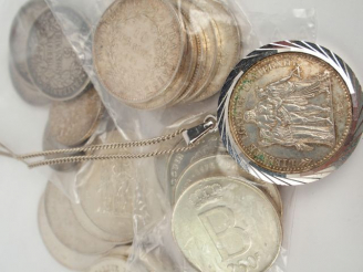Vente aux enchères Pièce de 10 Francs argent, Hercule 1970, jolie monture en argent. On y