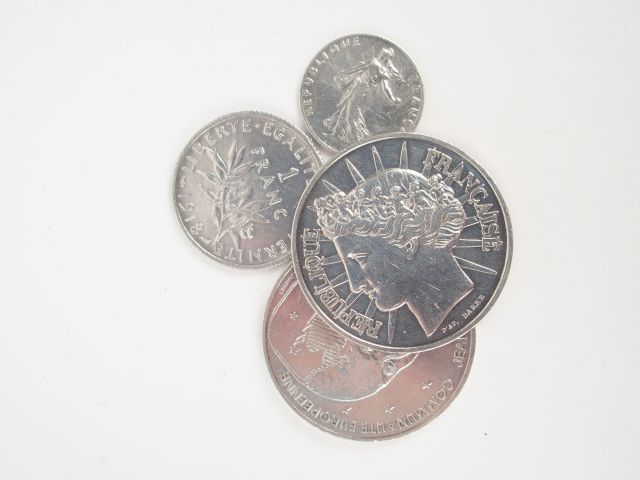 2 pièces de 100 Francs argent, Commémoratives 1988 et 1992. On y joint