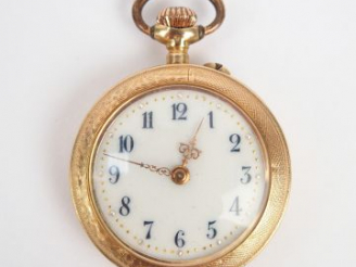 Vente aux enchères Montre de col en or jaune.  Poids tel: 17,4 g