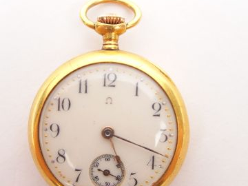 OMEGA. Petite montre de col, boitier or jaune, indication des secondes