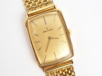 Vente aux enchères ZENITH. Montre de dame, boitier et bracelet maille en or jaune. Numéro