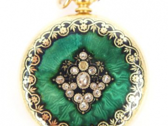 Vente aux enchères Montre de col en or jaune, émails et éclats de diamants (manques et sa
