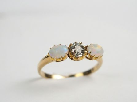 Bague monture or jaune 14K, ornée d'un diamant taille ancienne de 0,40