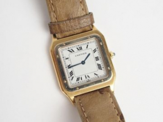 Vente aux enchères CARTIER. Montre de dame, boitier or jaune, modèle panthère, numérotée 