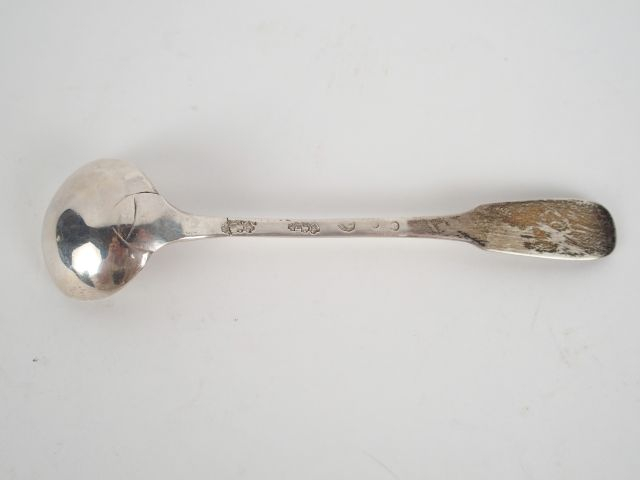 Cuillère à moutarde XVIIIe en argent. Poids : 15 g