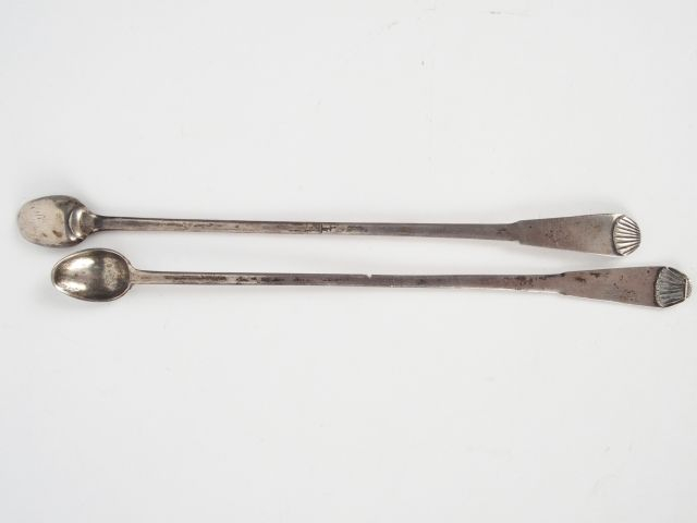 Deux cuillères XVIIIe en argent. Poids : 20 g