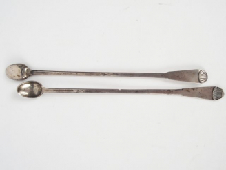 Vente aux enchères Deux cuillères XVIIIe en argent. Poids : 20 g