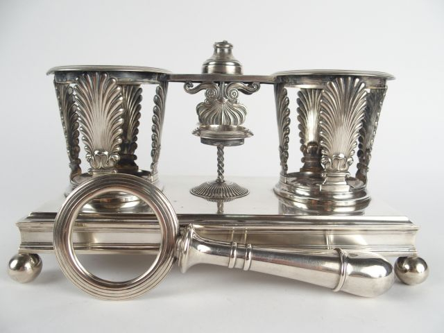 Monture d'huilier en argent, poinçon Vieillard, à décor de palmettes, 