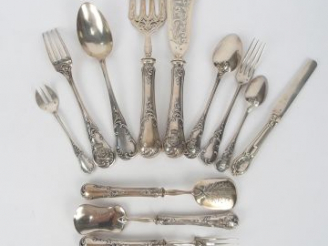 Vente aux enchères Belle ménagère en argent de style Rocaille, armoiries sous couronne et
