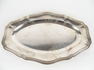 Vente aux enchères TURQUET. Grand plat ovale de style Louis XV en argent, poinçon Minerve