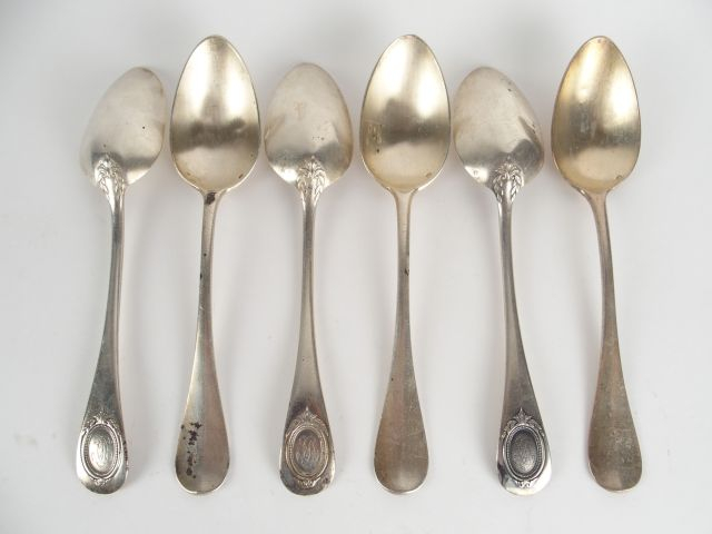 6 grandes cuillères en argent, poinçon Minerve, modèle à cartouche feu