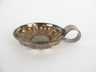 Vente aux enchères Tastevin en argent, poinçon Minerve, gravé. Poids : 67 g