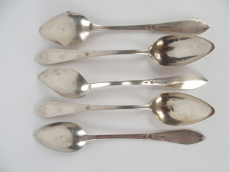 Vente aux enchères SIEGFRIED. Suite de 5 cuillère en argent, poinçon Minerve. Poids : 60 