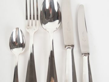 FELIX FRERES. Ménagère de style Art Déco en métal argenté