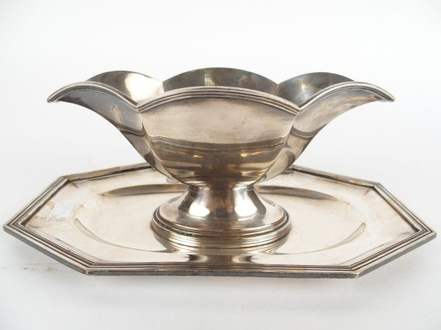 Saucière de style Art Déco en métal argenté (restauration)