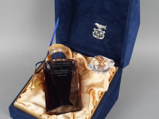 Vente aux enchères 1 BOUTEILLE COGNAC MARTELL CORDON BLEU CARAFE BACCARAT DEDICACEE 1989 