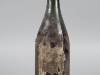 Vente aux enchères 1 BOUTEILLE - BARSAC (BELLE FORME BOURGUIGNONNE) PRESUMEE 1926 - 7 CM/