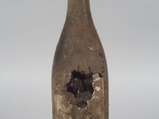 Vente aux enchères 1 BOUTEILLE - BARSAC (BELLE FORME BOURGUIGNONNE) PRESUMEE 1926 - 7 CM/