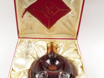 1 BOUTEILLE - COGNAC REMY MARTIN LOUIS XIII CARAFE BACCARAT - COFFRET
