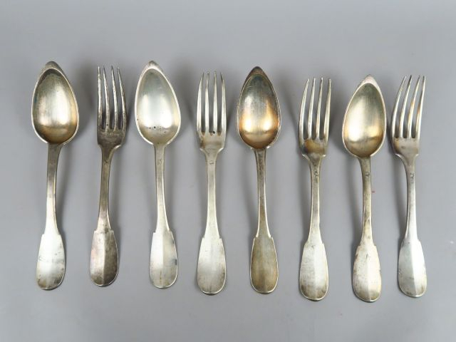 Quatre couverts en argent, poinçon Vieillard.  Poids : 762 g