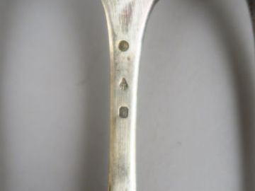 Quatre couverts en argent, poinçon Vieillard.  Poids : 762 g