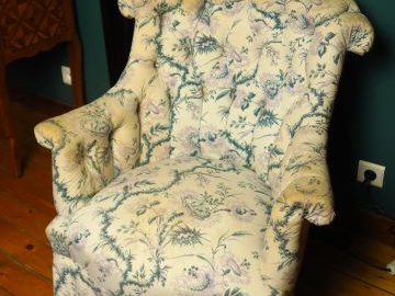 Paire de fauteuils crapaud, garniture de tissu fleuri