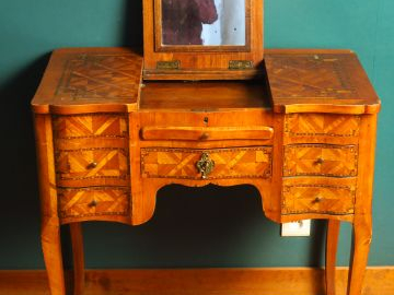 Coiffeuse de style Louis XV en marqueterie