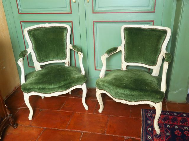 Table Louis XIII en bois naturel ouvrant à un tiroir, on y joint une p