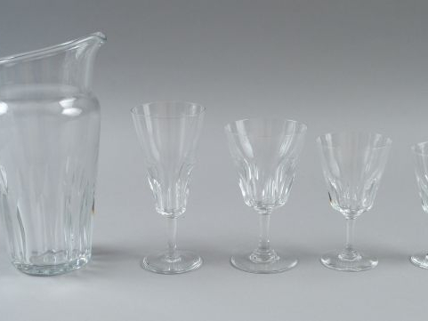Service de verres en cristal de Baccarat comprenant : 13 flutes à cham