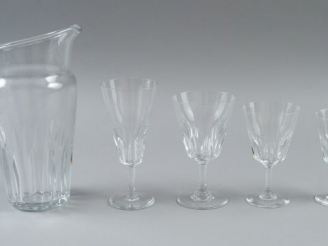 Vente aux enchères Service de verres en cristal de Baccarat comprenant : 13 flutes à cham